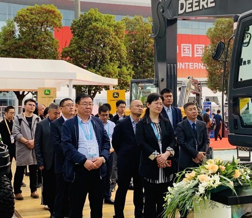 聚焦進博會:約翰迪爾舉辦零件采購協議簽約儀式