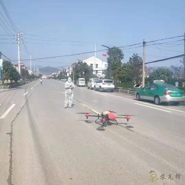 無人機戰(zhàn)&ldquo;疫&rdquo;：莊稼衛(wèi)士變身防疫消殺能手