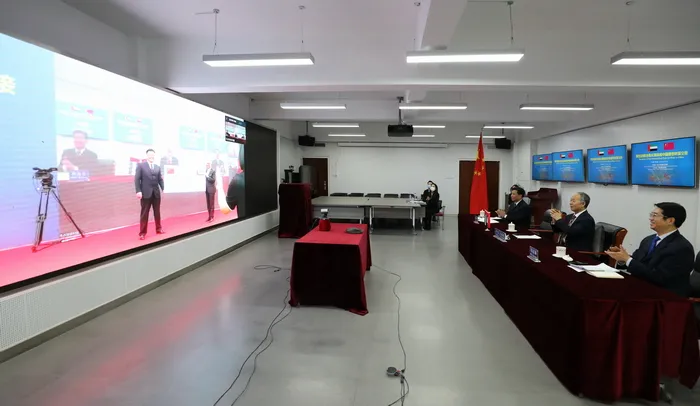 阿聯(lián)酋向中國(guó)捐贈(zèng)首批椰棗樹(shù)苗